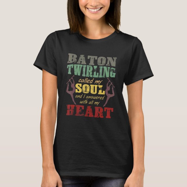 Camiseta Baton Twirler Gymntics Baton Twirling Chamou a Min (Frente)