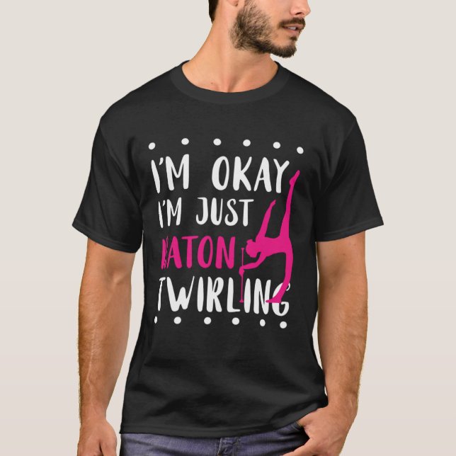 Camiseta Baton Twirling I m Okay Gymnastic Sport Baton Twir (Frente)
