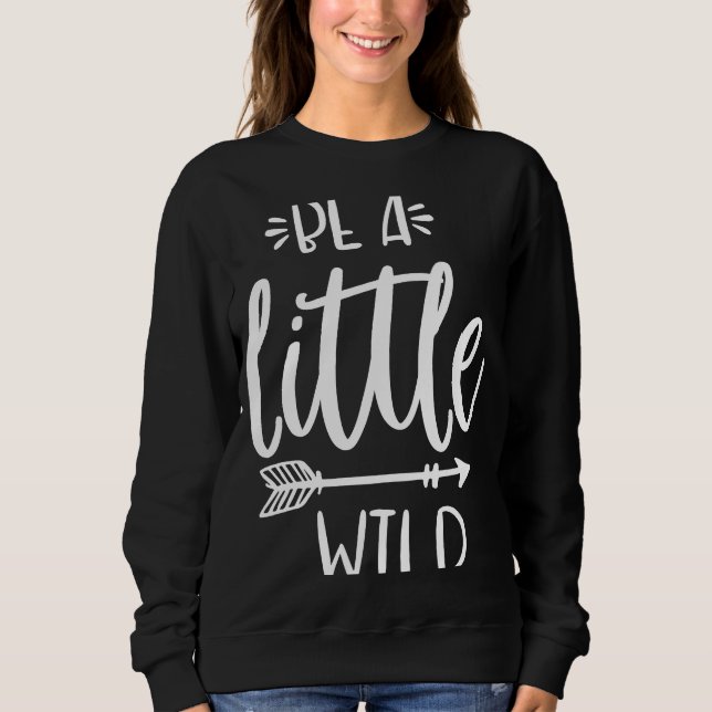 Camiseta Be A Little Wild Inspirational Quote Summer Motiva (Frente)