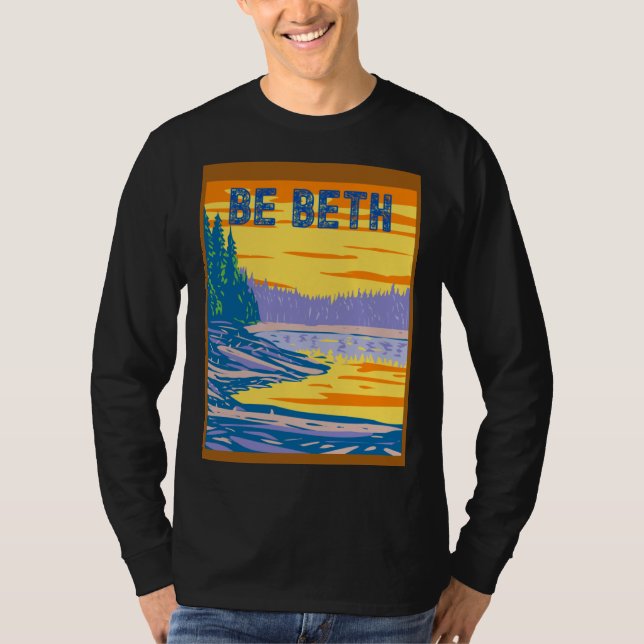 CAMISETA BE BETH YELLOWSTONE IN THE BACKGROUND (Frente)