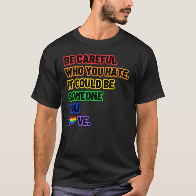 Camiseta Be Careful Who You Hate  LGBT Pride (Frente)