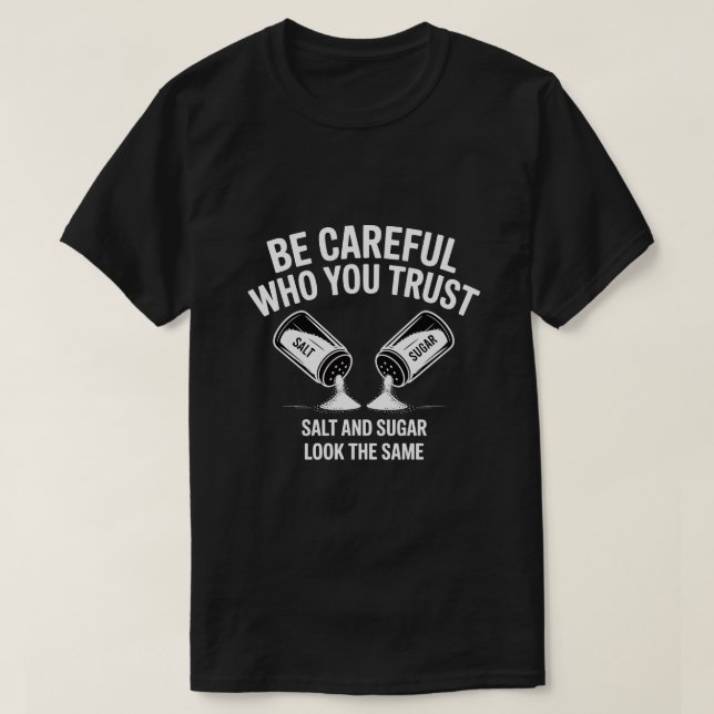 Camiseta Be Careful Who You Trust Funny Quote T‑Shirt – Sal (Frente do Design)