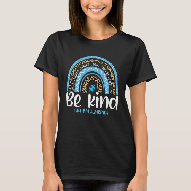 Camiseta Be Kind Autism Awareness Leopard Rainbow Choose Ki (Frente)