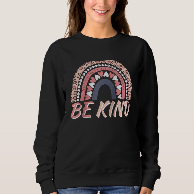 Camiseta Be Kind Leopard Rainbow Motivational Quote Teacher (Frente)