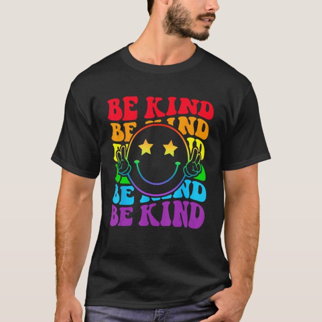 Camiseta Be Kind LGBT Pride Month Gay Right Funny Smile Hap (Frente)