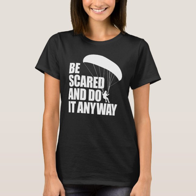 Camiseta Be Scared And Do It Anyway  Women Paraglider Adven (Frente)
