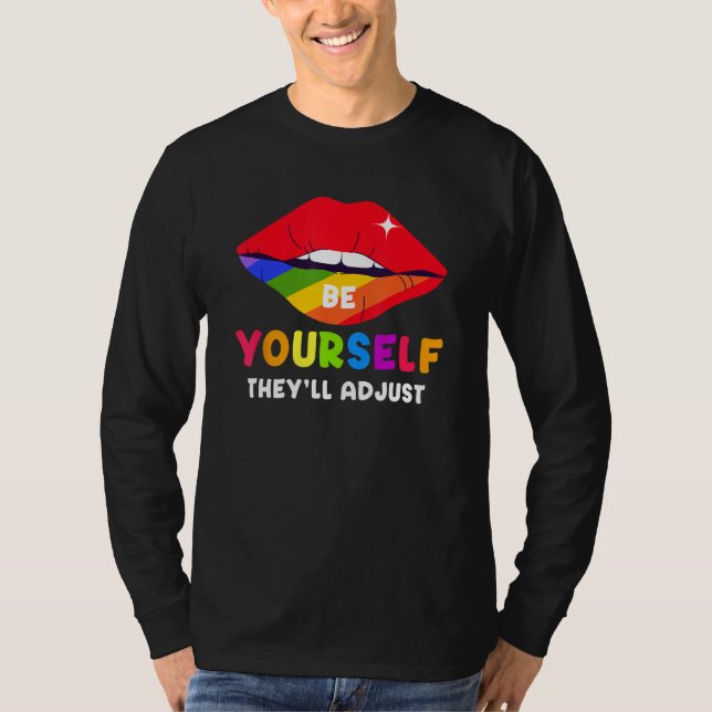 Camiseta Be Yourself They ll Adjust Lips Rainbow LGBT Gay P (Frente)