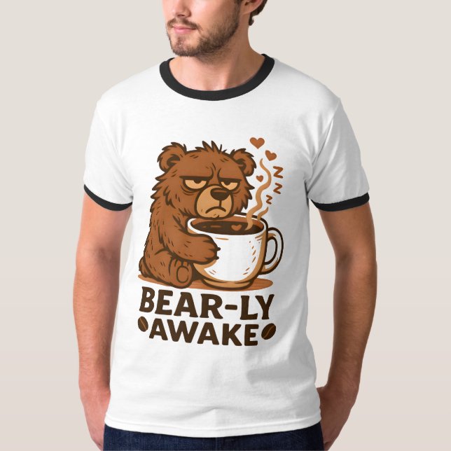 Camiseta Bear-ly Awake Coffee Lover Design (Frente)