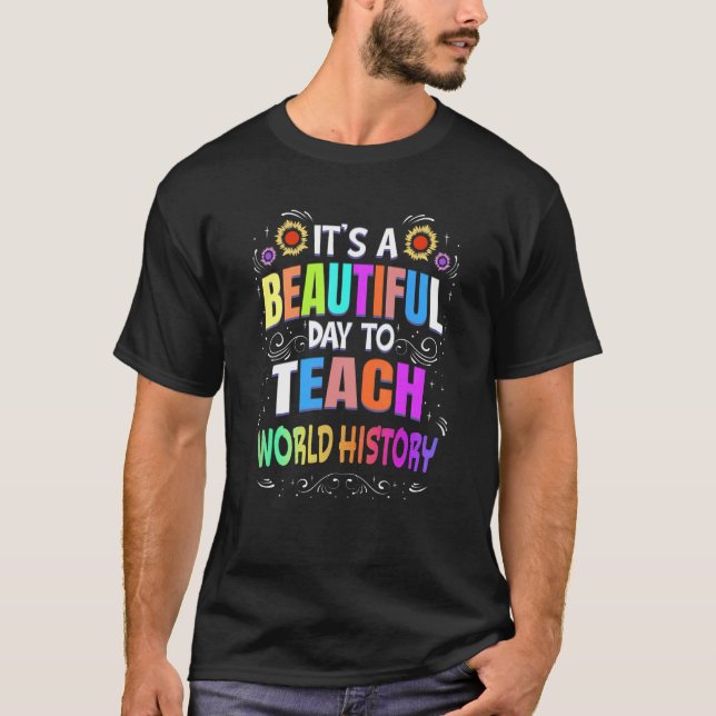 Camiseta Beautiful Day to Teach World History  World Histor (Frente)