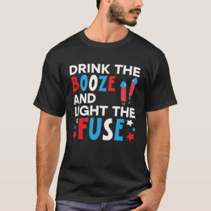 Camiseta Beba A Bebida E Acenda A Fusível Bandeira USA 4º D