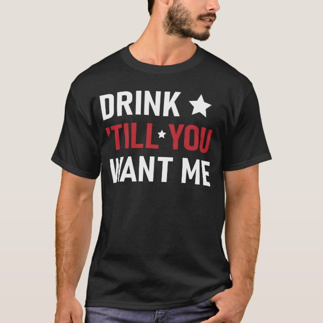 Camiseta Beba Até Querer Me Parelha Divertida Bebendo  (Frente)