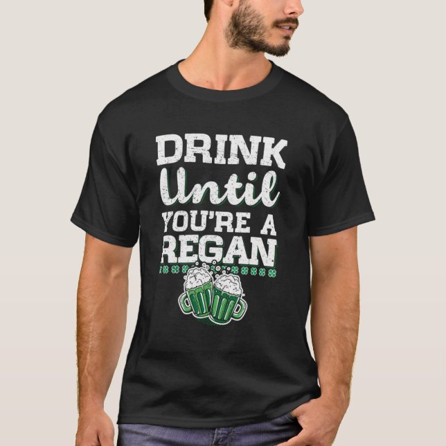 Camiseta Beba Até Ser Um Presente De Dia de São Patrício Re (Frente)