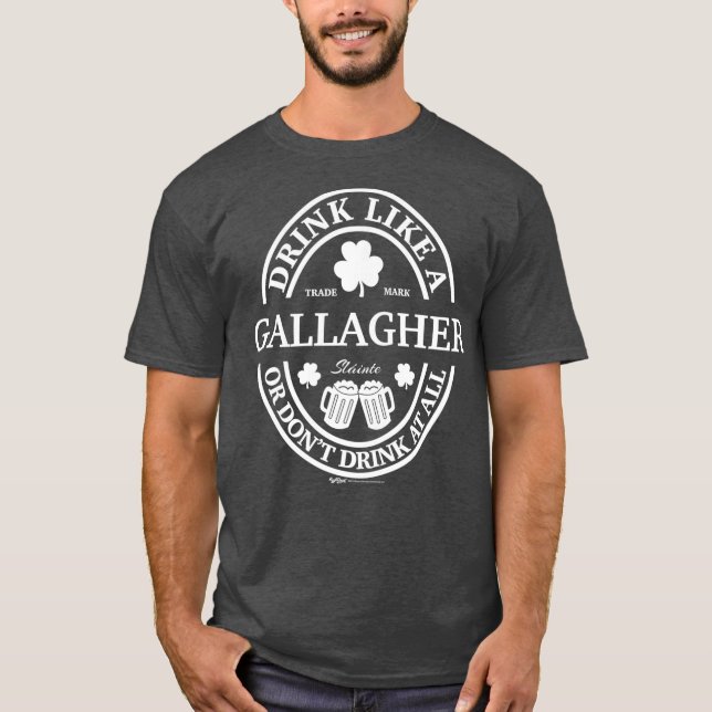 Camiseta Beba Como Um Dia de São Patrício De Galagher Shamr (Frente)