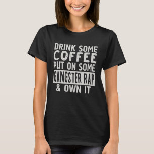 Camiseta Beba Um Café Colocado Em Um Rap De Gangster E Um