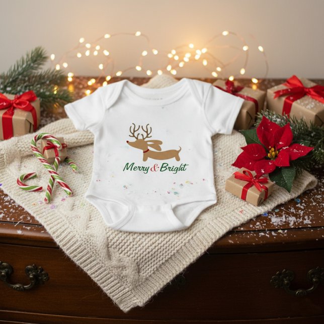 Camiseta Bebê alegre & brilhante do equipamento do Natal do (Merry & Bright dachshund Christmas baby outfit - )