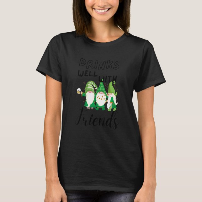 Camiseta Bebe Bem Com Amigos Engraçados Gnomos St Patricks (Frente)