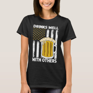 Camiseta bebe bem com outras mulheres bebe bem com os dois