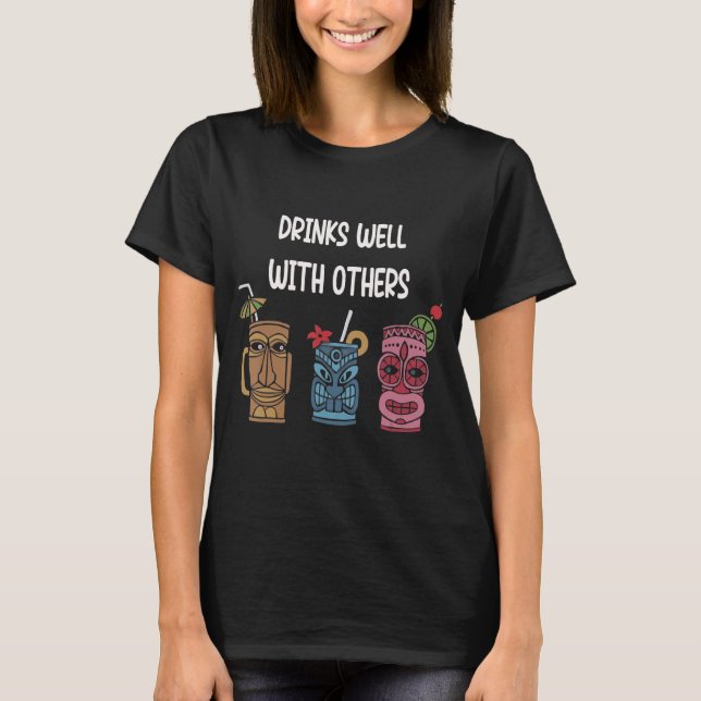 Camiseta Bebe Bem Com Outras Mulheres Tiki (Frente)