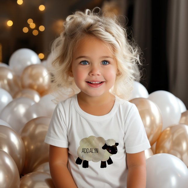 Camiseta Bebê Cordeiro Ovelha Fofa Nome de Criança (Cute baby lamb t-shirt personalized with your child's name)