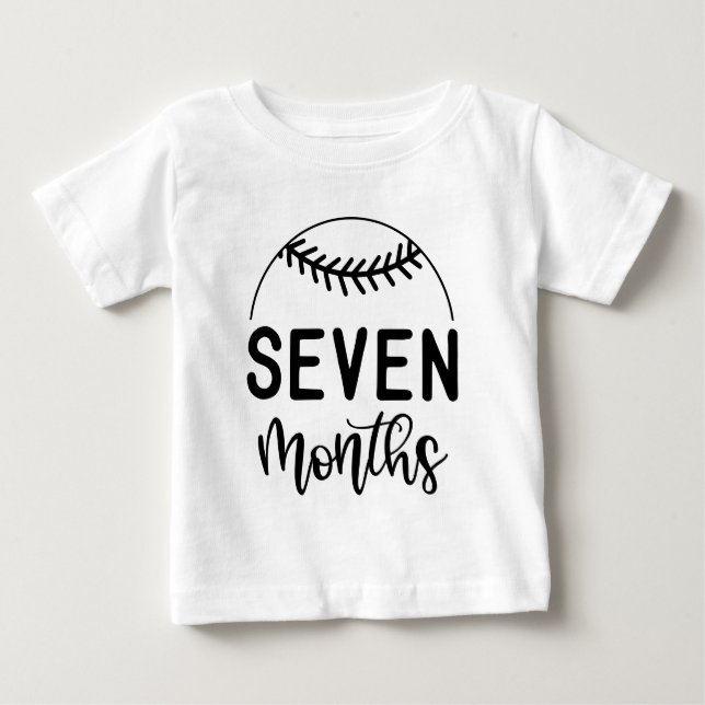 Camiseta Bebê de Beisebol de Sete Meses - Marco Importante (Frente)
