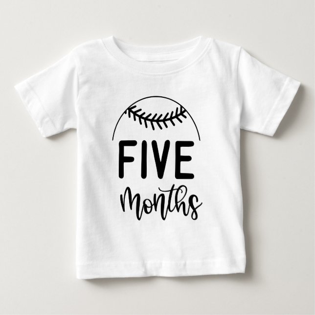 Camiseta Bebê de Cinco Meses Marca Milestone no Beisebol - (Frente)