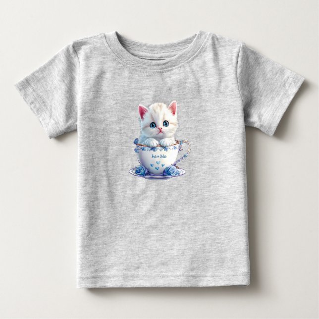 Camiseta Bebê Kitten in Cup Blue Flowers (Frente)