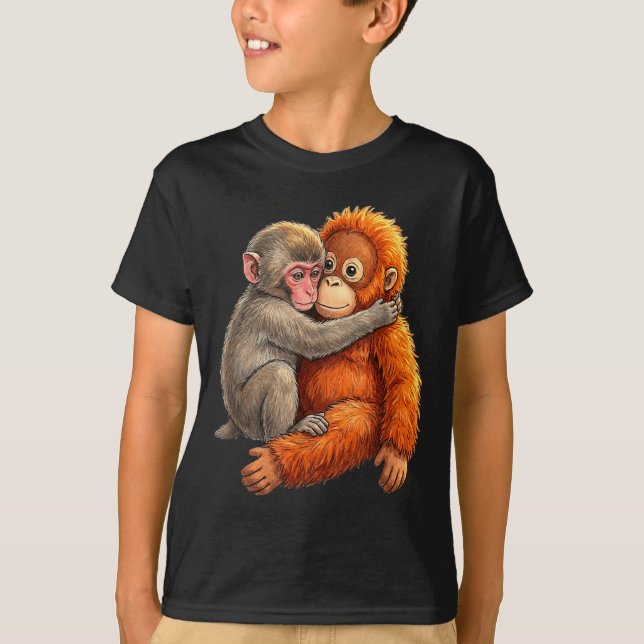 Camiseta Bebê macaco abraçando macaco fofo de pelúcia macac (Frente)