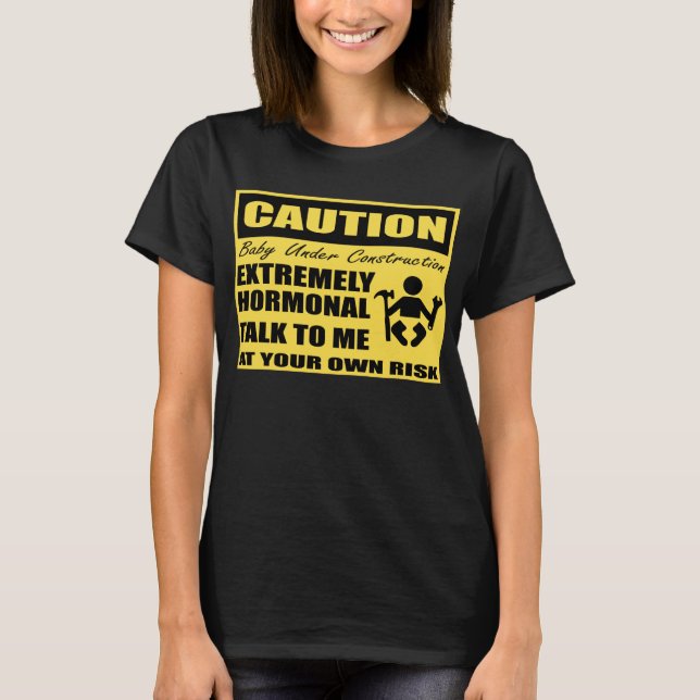 Camiseta bebê sob a construção, maternidade engraçada (Frente)