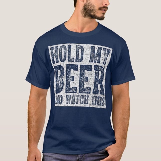 Camiseta Bebendo Bonito Presente Segure Minha Cerveja E Vej (Frente)