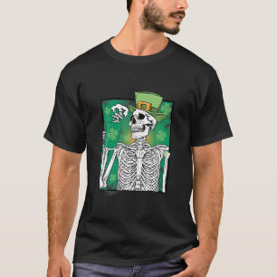 Camiseta Bebendo de esqueleto irlandês Rua verde de café.