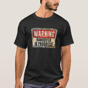 Camiseta Bebendo de Sinalização de Advertência em Andamento