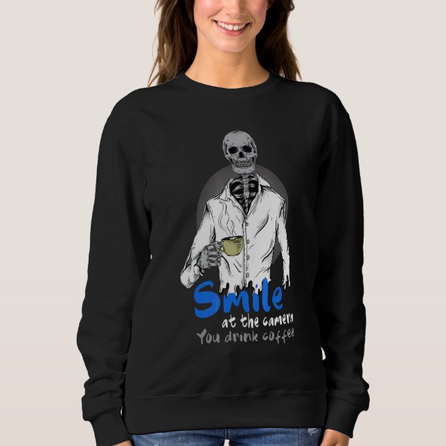 Camiseta Bebendo De Skeleton Sorria De Café Na Câmera Que V (Frente)