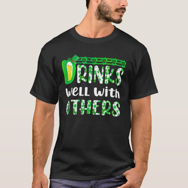 Camiseta Bebendo Engraçado Bebe Bem Com Não (Frente)