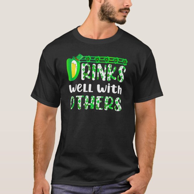 Camiseta Bebendo Engraçado Bebe Bem Com Não (Frente)