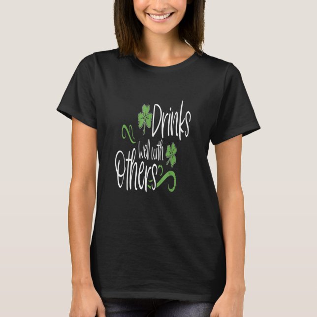 Camiseta Bebendo Engraçado Bebe Bem Com O (Frente)