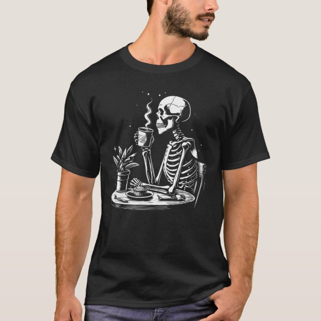 Camiseta Bebendo preto esqueleto (Frente)