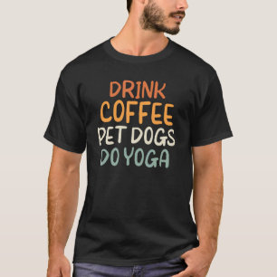 Camiseta Beber Café Acariciar Cães fazem Yoga Meditação Yog