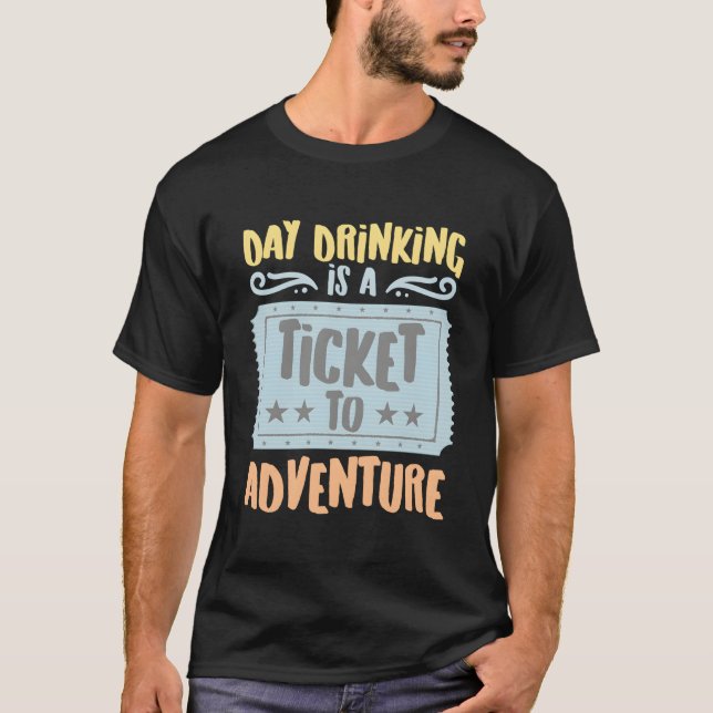 Camiseta Beber Durante o Dia É um Bilhete Para o Aventureir (Frente)