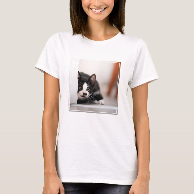 Camiseta Bebês Mais Pobres | Black & White Kitten (Frente)