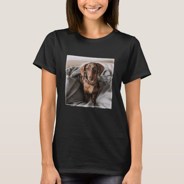Camiseta Bebês Mais Pobres | Dachshund De Chocolate (Frente)