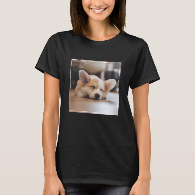 Camiseta Bebês Mais Pobres | Sleepy Corgi (Frente)