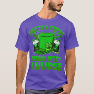 Camiseta Bebida Em Primeiro Lugar Com Uma Enfermeira St Pat
