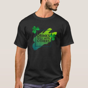 Camiseta Bebida Felicidade do Folheto Verde do Dia de São P