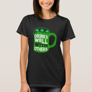 Camiseta Bebidas Bem Com Outras Festas Sarcásticas Drin Eng