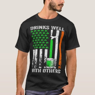 Camiseta Bebidas bem com outras Ruas Abelhas do dia de Patr