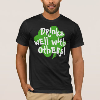 Camiseta Bebidas bem com outro