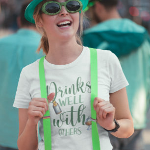 Camiseta Bebidas Combinam Bem com o Dia de São Patrício