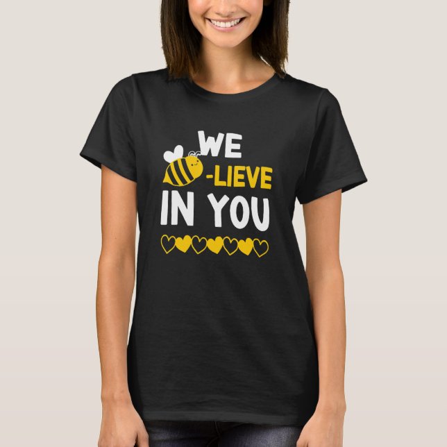 Camiseta Bee lieve I Believe In You Bee Teacher Testing Day (Frente)