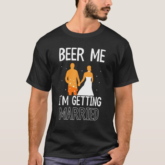 Camiseta Beer Me I m Getting Married Bachelor Groom Bride P (Frente)