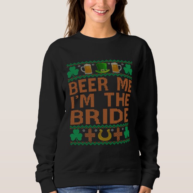 Camiseta Beer Me I m The Bride St Patrick s Day Bachelorett (Frente)
